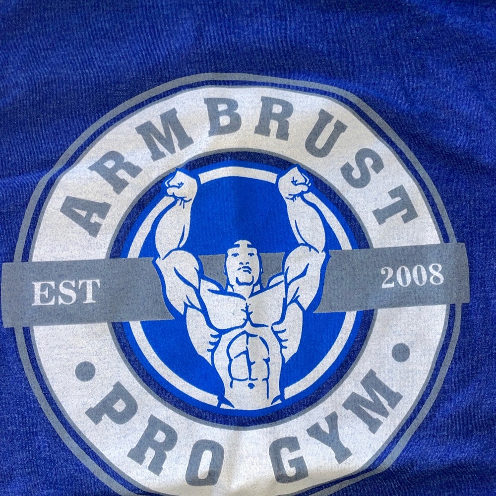 Armburst gym shirt